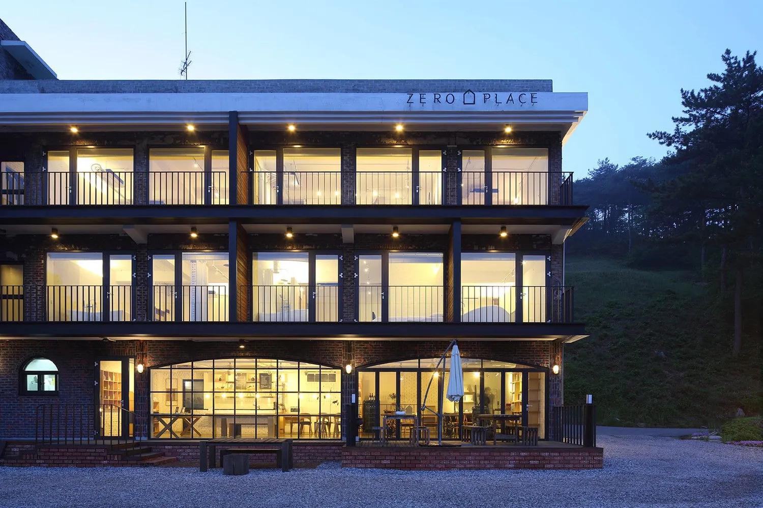 Продаётся готовый бизнес: гостевой дом в центре отдыха — Продажа бизнеса — обложка