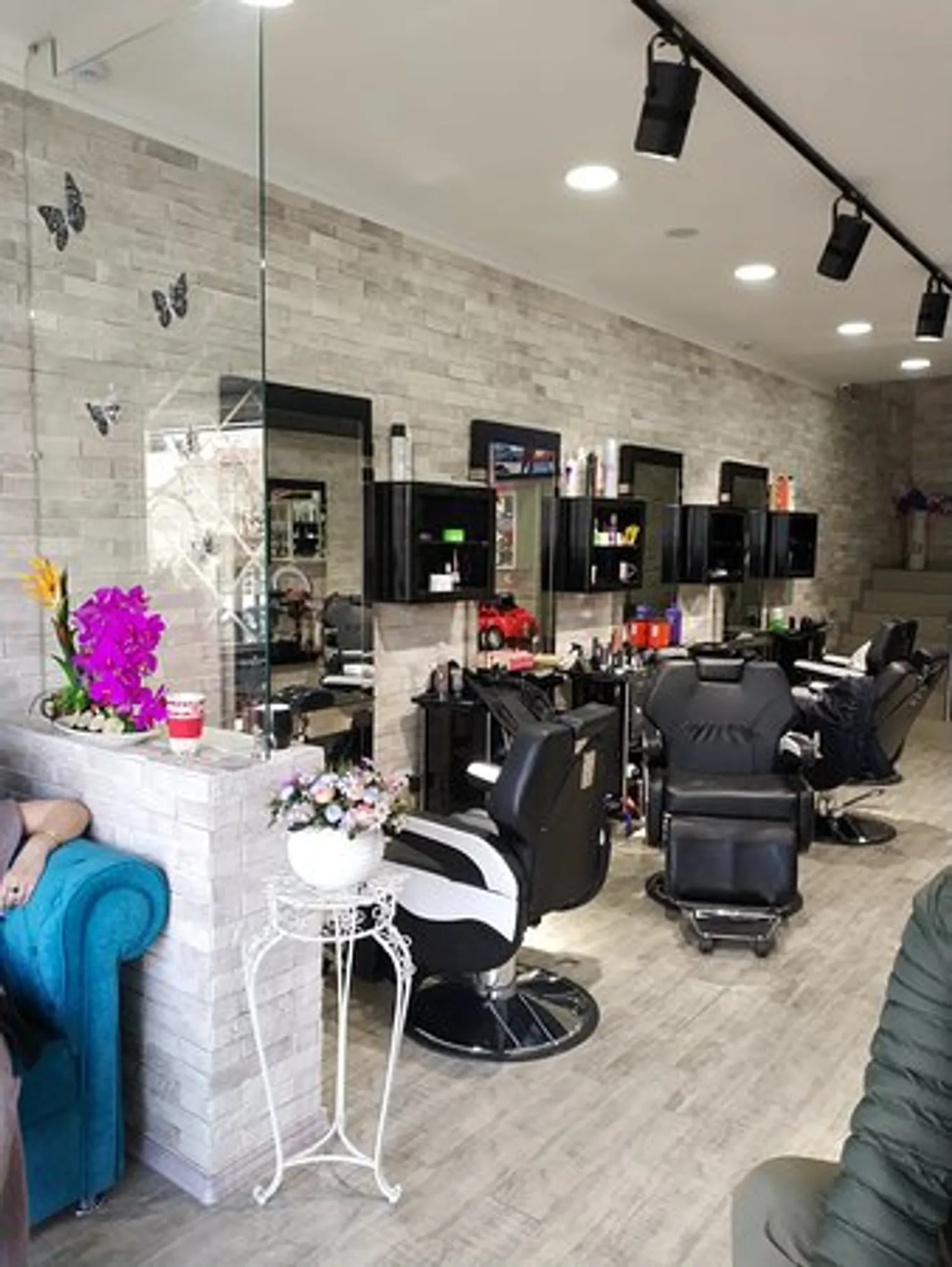 Салон красоты ищет инвестора для расширения — Поиск инвесторов — обложка