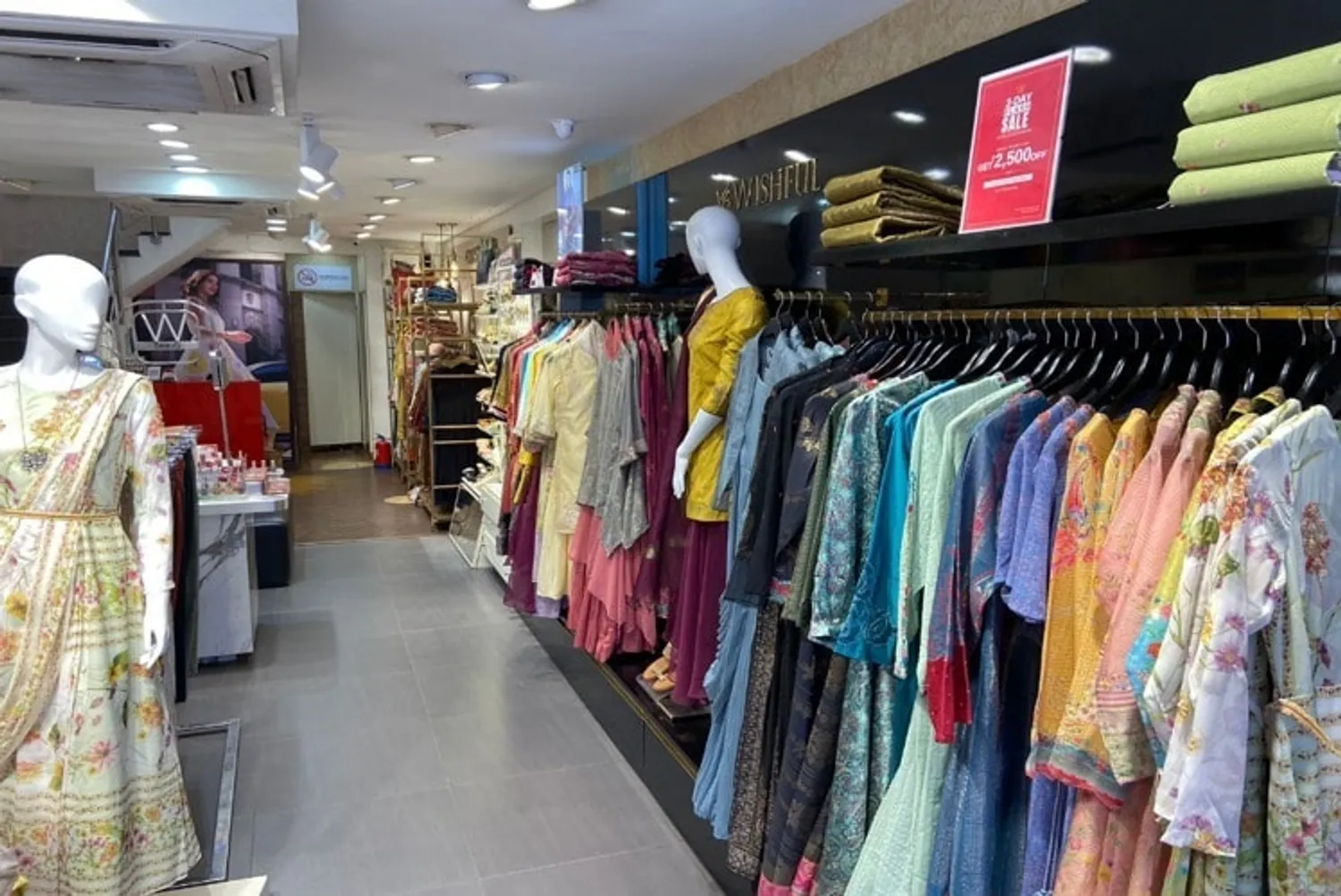 Партнёр для магазина женской одежды — Поиск бизнес партнёров — обложка