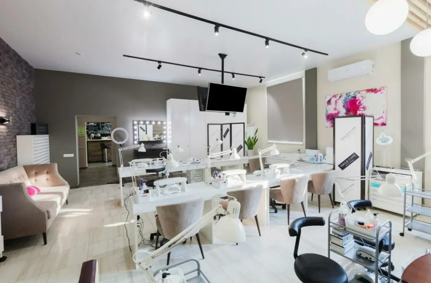 Продажа бизнеса - студия маникюра и педикюра — Продажа бизнеса — обложка