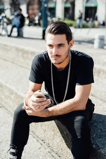 Олин Стик — аватар